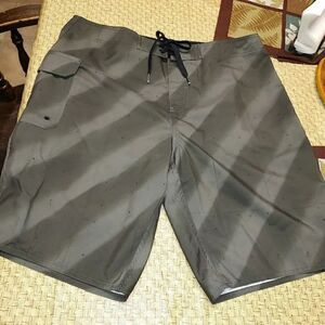 New Tavik Green Boardshorts Size Men's 34